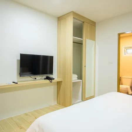 Zayn Express & Suites Bangkok Exterior photo