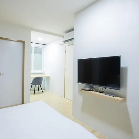 Zayn Express & Suites Bangkok Exterior photo