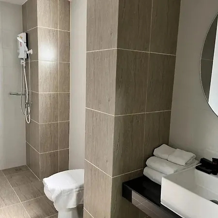 Zayn Express & Suites Bangkok Exterior photo